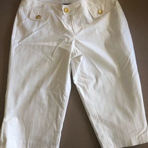 Bisou bisou off white/ cream colored capris